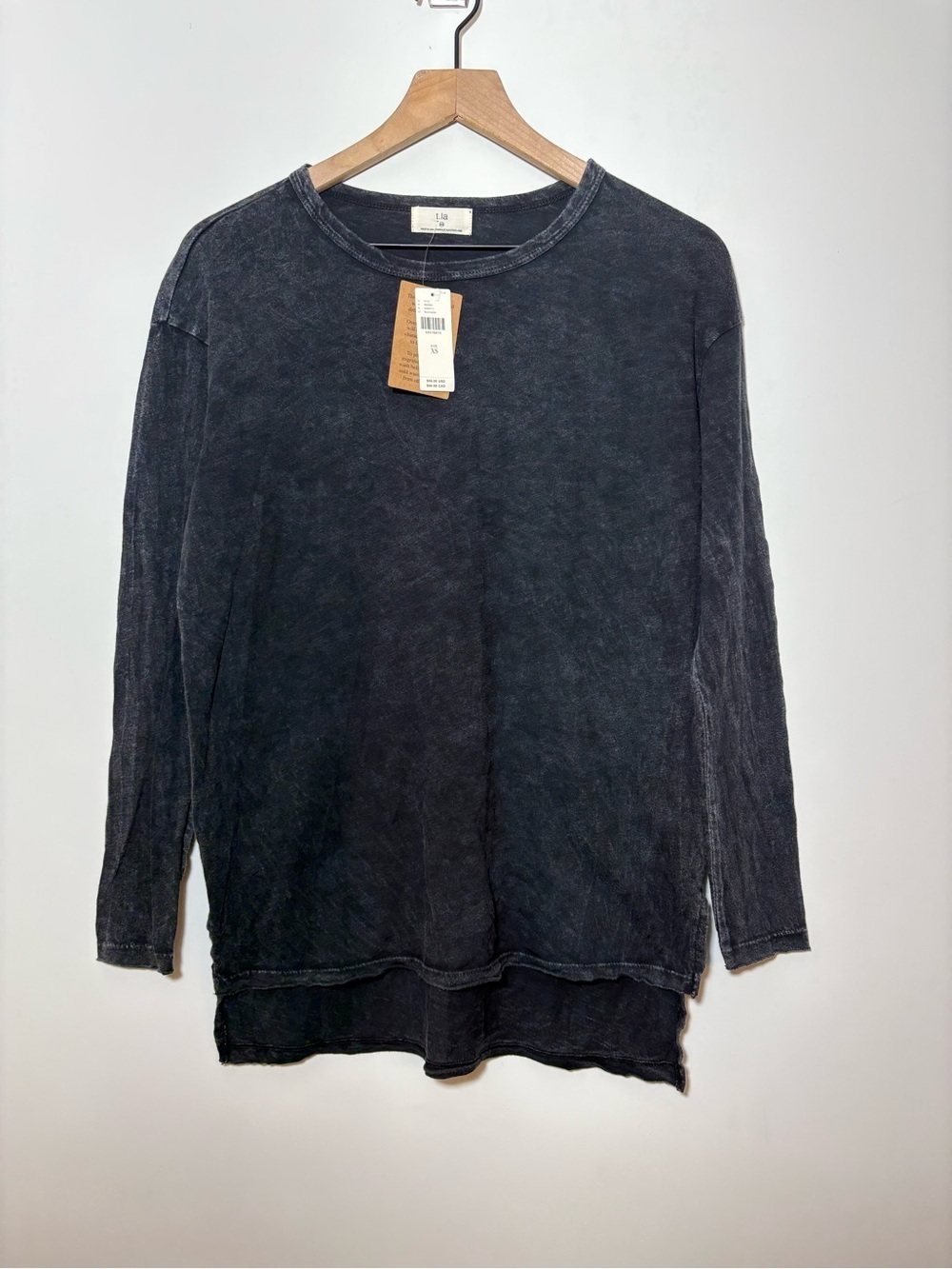 NWT t.la Anthropologie Black Crew Neck Long Sleeve Tee High & Low Hem Sz XS Top